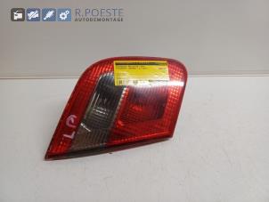 Gebruikte Achterklep reflector links Mitsubishi Carisma 1.8 GDI 16V Prijs € 15,00 Margeregeling aangeboden door Autodemontagebedrijf R. Poeste B.V.