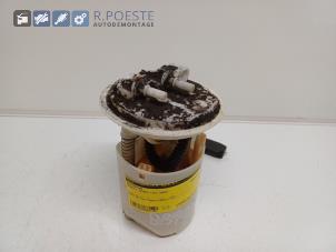 Gebruikte Benzinepomp Renault Twingo (C06) 1.2 16V Prijs € 20,00 Margeregeling aangeboden door Autodemontagebedrijf R. Poeste B.V.