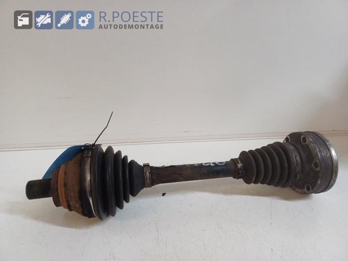 Gebruikte Aandrijfas links-voor Volkswagen Passat Variant (3C5) 2.0 TDI 16V 140 Prijs € 20,00 Margeregeling aangeboden door Autodemontagebedrijf R. Poeste B.V.