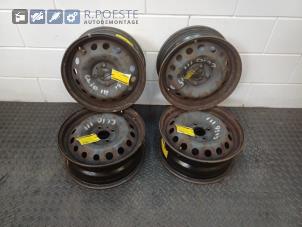 Gebruikte Velgen set Renault Clio III (BR/CR) 1.6 16V Prijs € 80,00 Margeregeling aangeboden door Autodemontagebedrijf R. Poeste B.V.