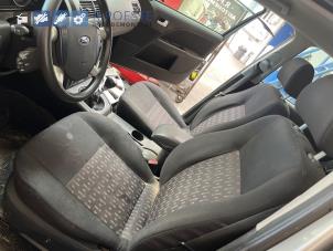 Gebruikte Stoel links Ford Mondeo III Wagon 1.8 16V Prijs € 60,00 Margeregeling aangeboden door Autodemontagebedrijf R. Poeste B.V.