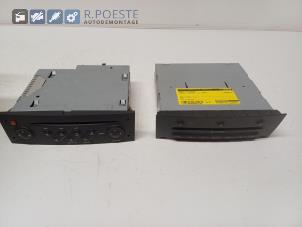Gebruikte Radio CD Speler Renault Megane II (BM/CM) 2.0 16V Turbo Prijs € 50,00 Margeregeling aangeboden door Autodemontagebedrijf R. Poeste B.V.