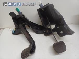 Gebruikte Pedalen Set Renault Master III (EV/HV/UV/VA/VB/VD/VF/VG/VJ) 2.3 dCi 135 16V RWD Prijs € 40,00 Margeregeling aangeboden door Autodemontagebedrijf R. Poeste B.V.