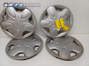 Gebruikte Wieldop set Toyota Yaris (P1) 1.3 16V VVT-i Prijs € 20,00 Margeregeling aangeboden door Autodemontagebedrijf R. Poeste B.V.