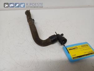 Gebruikte Radiateurslang Peugeot 207 CC (WB) 1.6 16V THP Prijs € 20,00 Margeregeling aangeboden door Autodemontagebedrijf R. Poeste B.V.