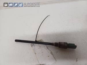 Gebruikte Olie niveau sensor Peugeot 207 CC (WB) 1.6 16V THP Prijs € 30,00 Margeregeling aangeboden door Autodemontagebedrijf R. Poeste B.V.