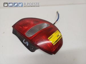 Gebruikte Achterlicht links Daihatsu Sirion/Storia (M1) 1.0 12V DVVT Prijs € 20,00 Margeregeling aangeboden door Autodemontagebedrijf R. Poeste B.V.
