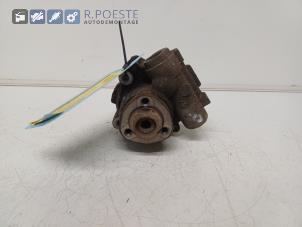 Gebruikte Servopomp Volkswagen Transporter/Caravelle T4 2.4 D,Caravelle Prijs € 30,00 Margeregeling aangeboden door Autodemontagebedrijf R. Poeste B.V.