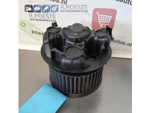 Gebruikte Chaufage Ventilatiemotor Nissan Micra (K12) 1.2 16V Prijs € 30,00 Margeregeling aangeboden door Autodemontagebedrijf R. Poeste B.V.