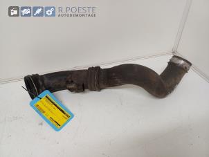 Gebruikte Intercooler Slang Volkswagen Transporter T5 1.9 TDi Prijs € 30,00 Margeregeling aangeboden door Autodemontagebedrijf R. Poeste B.V.