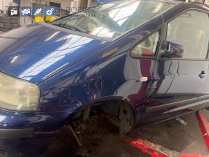 Gebruikte Scherm links-voor Seat Alhambra (7V8/9) 2.0 Prijs € 70,00 Margeregeling aangeboden door Autodemontagebedrijf R. Poeste B.V.