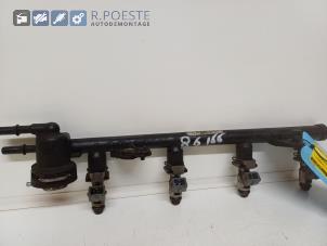 Gebruikte Injector brug Ford Fiesta 5 (JD/JH) 1.3 Prijs € 30,00 Margeregeling aangeboden door Autodemontagebedrijf R. Poeste B.V.