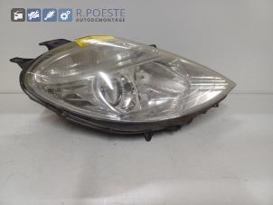 Gebruikte Koplamp rechts Citroen C8 (EA/EB) 2.0 16V Prijs € 30,00 Margeregeling aangeboden door Autodemontagebedrijf R. Poeste B.V.