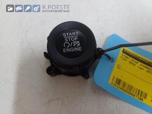 Gebruikte Start/Stop schakelaar Fiat 500X (334) 1.4 Multi Air 16V Prijs € 30,00 Margeregeling aangeboden door Autodemontagebedrijf R. Poeste B.V.