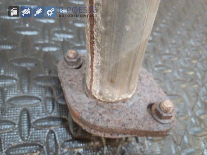 Uitlaat Middendemper van een Nissan Almera Tino (V10M) 1.8 16V 2006