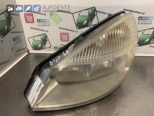 Gebruikte Linker Koplamp Renault Scénic II (JM) 1.6 16V Prijs € 35,00 Margeregeling aangeboden door Autodemontagebedrijf R. Poeste B.V.