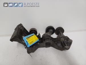 Gebruikte Dynamosteun onder Mercedes A (W169) 1.5 A-150 5-Drs. Prijs € 30,00 Margeregeling aangeboden door Autodemontagebedrijf R. Poeste B.V.