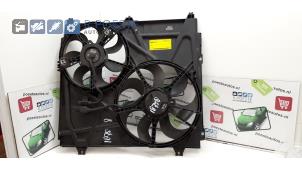 Gebruikte Radiateurfan Kia Sorento I (JC) 3.5 V6 24V Prijs € 40,00 Margeregeling aangeboden door Autodemontagebedrijf R. Poeste B.V.