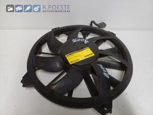 Gebruikte Fan Radiateur Peugeot Partner (GC/GF/GG/GJ/GK) 1.6 HDI 90 16V Prijs € 20,00 Margeregeling aangeboden door Autodemontagebedrijf R. Poeste B.V.