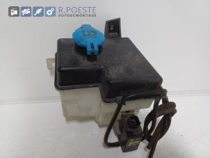 Gebruikte Ruitensproeiertank voor Hyundai Getz 1.1i 12V Prijs € 20,00 Margeregeling aangeboden door Autodemontagebedrijf R. Poeste B.V.