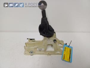 Gebruikte Versnellingspook Smart Forfour (454) 1.1 12V Prijs € 25,00 Margeregeling aangeboden door Autodemontagebedrijf R. Poeste B.V.