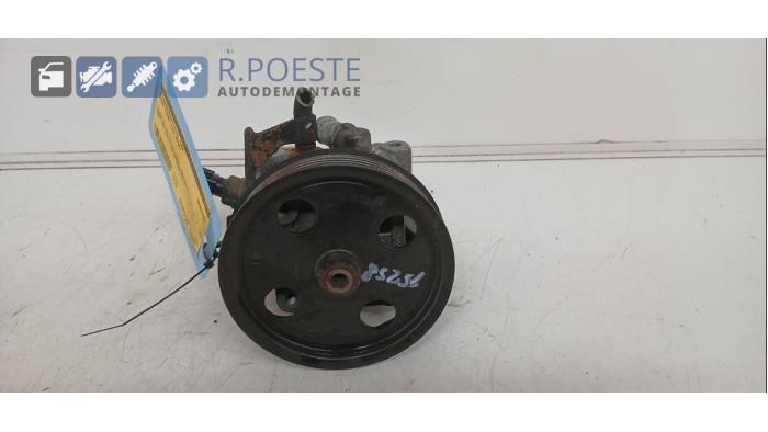 Gebruikte Servopomp Ford Focus 2 Wagon 1.6 16V Prijs € 50,00 Margeregeling aangeboden door Autodemontagebedrijf R. Poeste B.V.