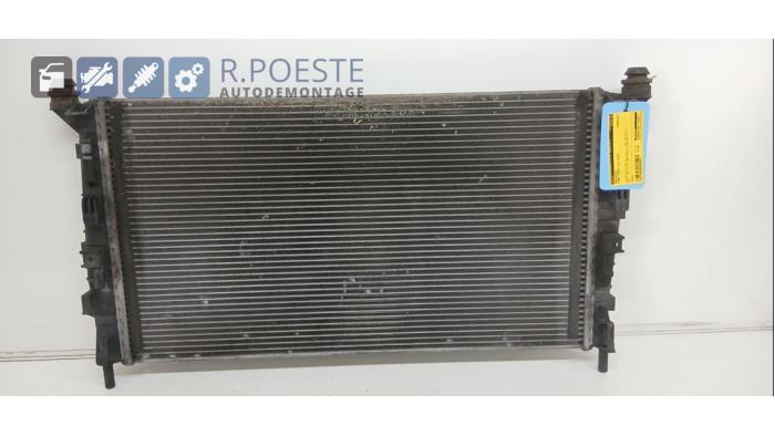 Gebruikte Radiateur Ford Focus 2 Wagon 1.6 16V Prijs € 20,00 Margeregeling aangeboden door Autodemontagebedrijf R. Poeste B.V.
