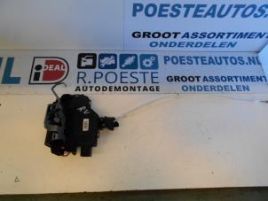 Gebruikte Portierslot Mechaniek 4Deurs rechts-voor Audi A2 (8Z0) 1.4 16V Prijs € 40,00 Margeregeling aangeboden door Autodemontagebedrijf R. Poeste B.V.