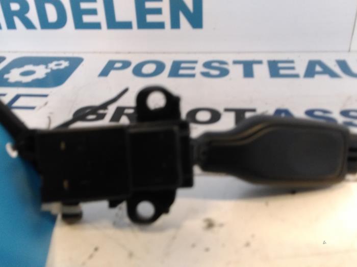 Cruise Control Bediening van een Mazda 626 (GW19) 2.0i 16V HiPower 2001