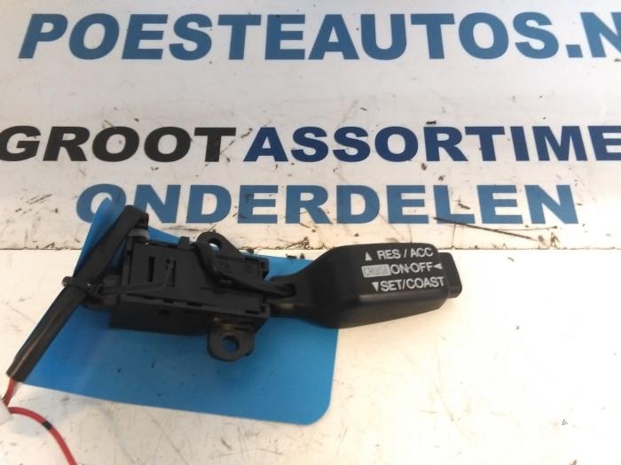 Cruise Control Bediening van een Mazda 626 (GW19) 2.0i 16V HiPower 2001