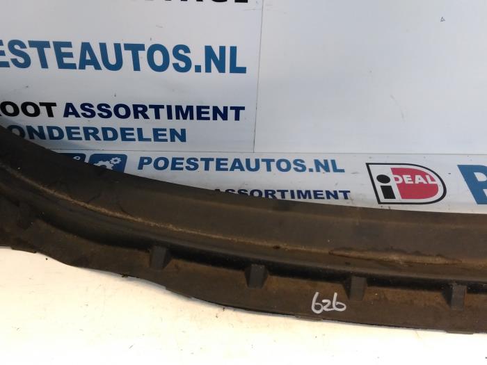 Paravent van een Mazda 626 (GW19) 2.0i 16V HiPower 2001