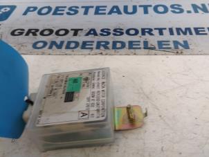 Central electronic module van een Mazda 626 (GW19) 2.0i 16V HiPower 2001