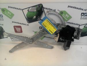 Gebruikte Raammechaniek 4Deurs links-voor Opel Corsa B (73/78/79) 1.4i Swing,Joy,Sport,GLS Prijs € 40,00 Margeregeling aangeboden door Autodemontagebedrijf R. Poeste B.V.