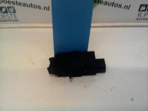 Gebruikte Schakelaar Chrysler PT Cruiser 2.0 16V Prijs € 25,00 Margeregeling aangeboden door Autodemontagebedrijf R. Poeste B.V.