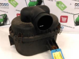 Gebruikte Luchtfilterhuis Hyundai H-1/Starex Travel 2.5 TD Prijs € 40,00 Margeregeling aangeboden door Autodemontagebedrijf R. Poeste B.V.