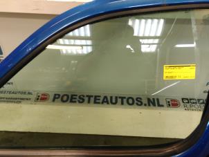 Gebruikte Portierruit 4Deurs links-voor Peugeot Partner Combispace 2.0 HDi Prijs € 35,00 Margeregeling aangeboden door Autodemontagebedrijf R. Poeste
