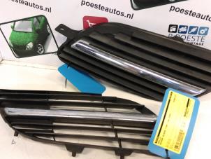 Gebruikte Grille Nissan Almera Tino (V10M) 1.8 16V Prijs € 30,00 Margeregeling aangeboden door Autodemontagebedrijf R. Poeste B.V.