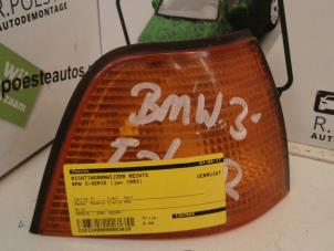 Gebruikte Pinker rechts BMW 3 serie (E36/4) 316i Prijs € 5,00 Margeregeling aangeboden door Autodemontagebedrijf R. Poeste B.V.