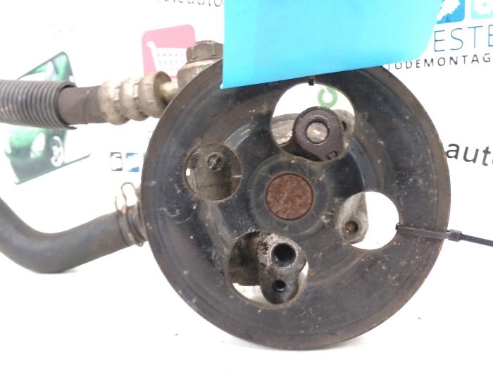 Gebruikte Servopomp Suzuki Swift (SF310/413) 1.0i 5-Drs. Prijs € 30,00 Margeregeling aangeboden door Autodemontagebedrijf R. Poeste B.V.