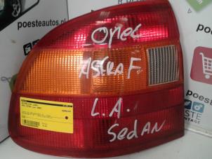 Gebruikte Achterlicht links Opel Astra F (56/57) Prijs € 10,00 Margeregeling aangeboden door Autodemontagebedrijf R. Poeste