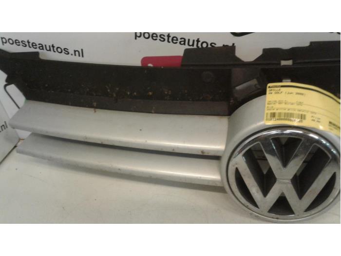 Grille van een Volkswagen Golf IV Variant (1J5) 1.9 SDI 2000