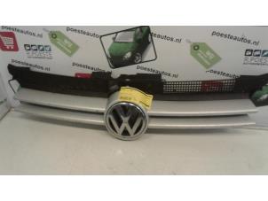 Gebruikte Grille Volkswagen Golf IV Variant (1J5) 1.9 SDI Prijs € 20,00 Margeregeling aangeboden door Autodemontagebedrijf R. Poeste B.V.