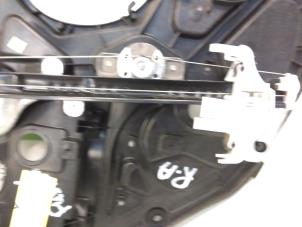 Gebruikte Ruitmechaniek 4Deurs rechts-achter Ford Fusion 1.4 16V Prijs € 40,00 Margeregeling aangeboden door Autodemontagebedrijf R. Poeste B.V.