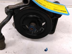 Gebruikte Pomp Servo Hyundai Lantra/Elantra II 1.6i GLS 16V Prijs € 50,00 Margeregeling aangeboden door Autodemontagebedrijf R. Poeste B.V.