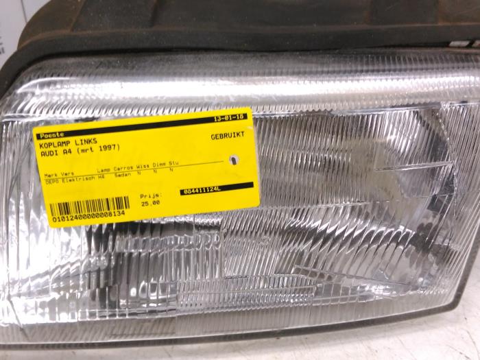 Koplamp links van een Audi A4 (B5) 1.6 1997