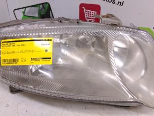 Gebruikte Rechter Koplamp Alfa Romeo 147 (937) 2.0 Twin Spark 16V Prijs € 20,00 Margeregeling aangeboden door Autodemontagebedrijf R. Poeste B.V.