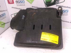 Gebruikte Luchtfilterhuis Renault Megane (EA) 1.4 16V Prijs € 30,00 Margeregeling aangeboden door Autodemontagebedrijf R. Poeste B.V.