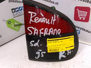 Gebruikte Achterlicht rechts Renault Safrane I 2.0i Manoir Prijs € 10,00 Margeregeling aangeboden door Autodemontagebedrijf R. Poeste B.V.
