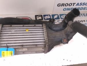 Gebruikte Intercooler Opel Zafira (F75) 2.0 DTI 16V Prijs € 40,00 Margeregeling aangeboden door Autodemontagebedrijf R. Poeste B.V.