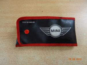 Gebruikte Gereedschap Set Mini Mini Cooper S (R53) 1.6 16V Prijs € 29,75 Inclusief btw aangeboden door Miniparts24 - Miniteile24 GbR